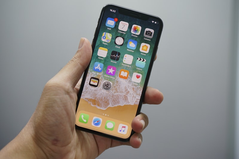 iPhone cu Apple Intelligence