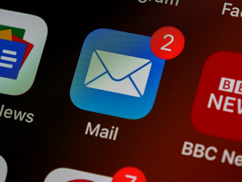 Scrie emailuri perfecte în 30 de secunde cu AI